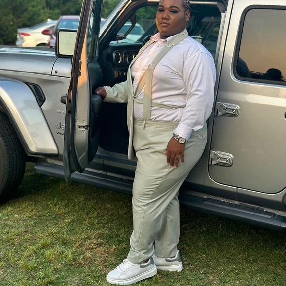 Prom suit - Picture 4 of 8